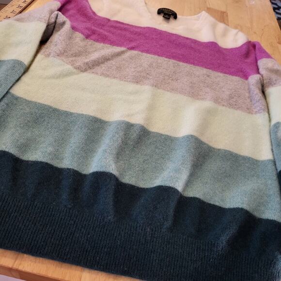 Charter Club Luxury 100% Cashmere Pink & Green Stripe Crew Neck Sweater Medium - Picture 2 of 10